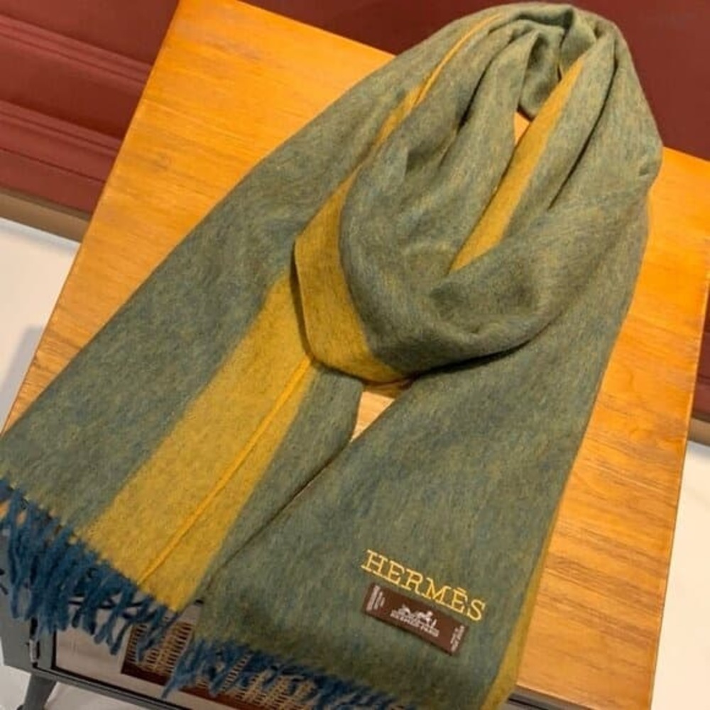 🖤🎷Hermes is a stylish and practical scarf